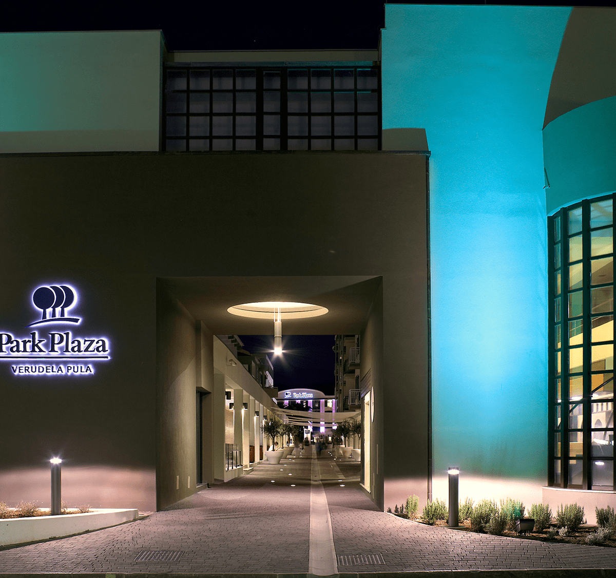 Entrance of Park Plaza Verudela